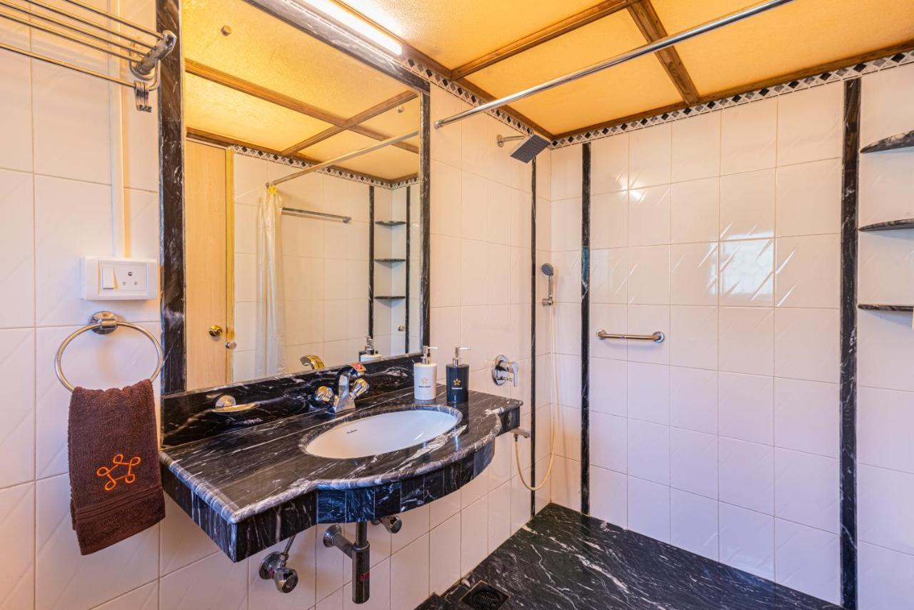 Saffronstays Grandiosa - 4 Bdr Pet-Friendly, Pool Villa Khandala Exteriör bild