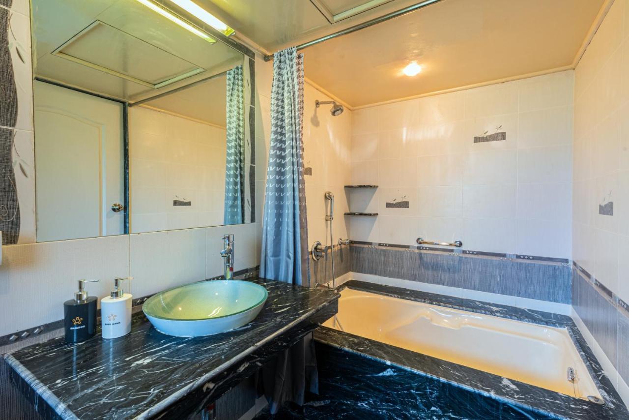 Saffronstays Grandiosa - 4 Bdr Pet-Friendly, Pool Villa Khandala Exteriör bild